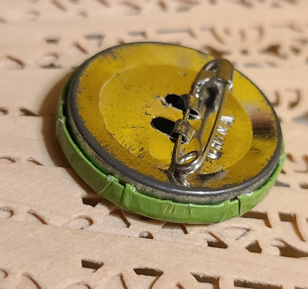 Green 'I Speak Fluent Blarney' Button Old Fashion Preowned Condition